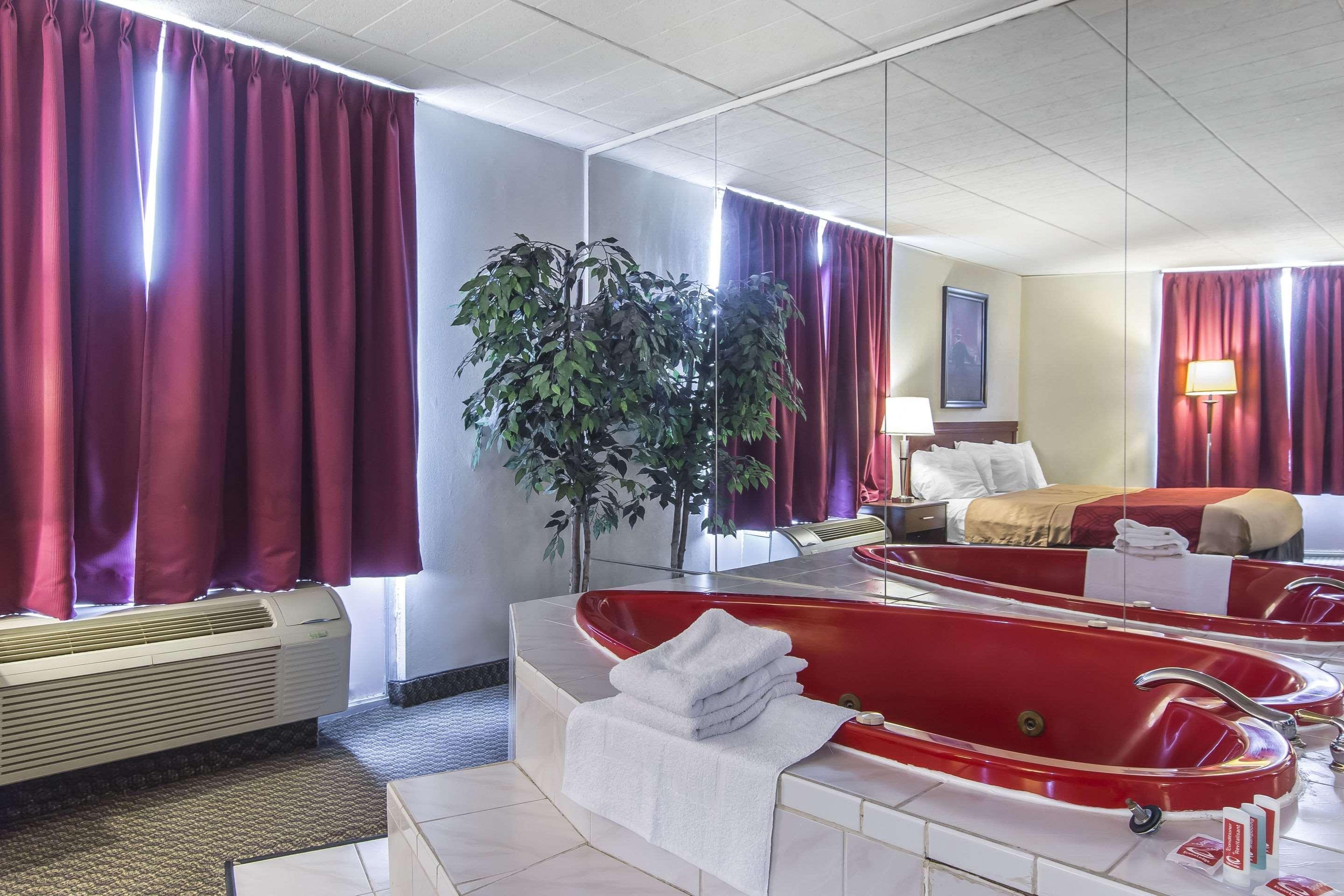 Econo Lodge Orillia Exteriör bild