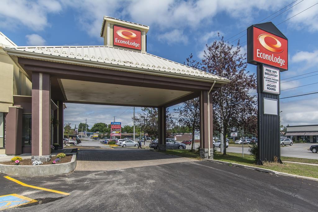 Econo Lodge Orillia Exteriör bild
