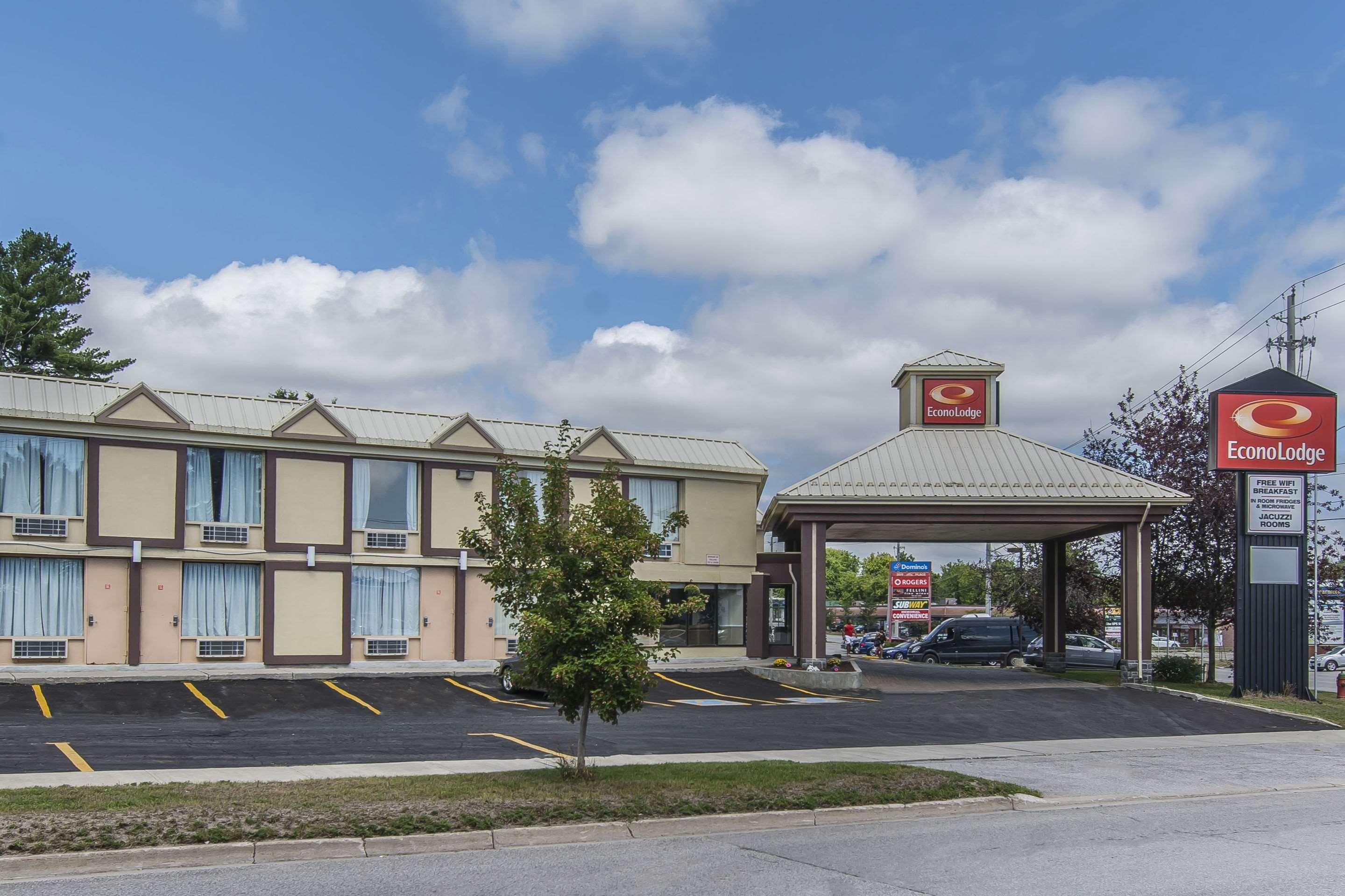 Econo Lodge Orillia Exteriör bild